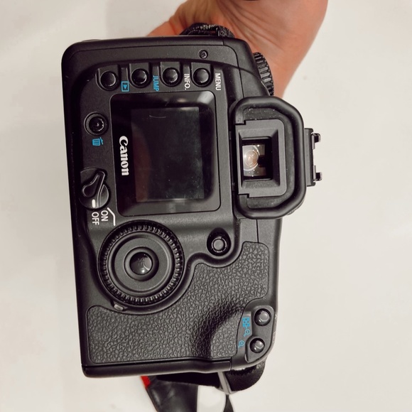 CANON EOS 20D DIGITAL SLR CAMERA with CANON 28-135MM LENS! with camera bag - Picture 8 of 16